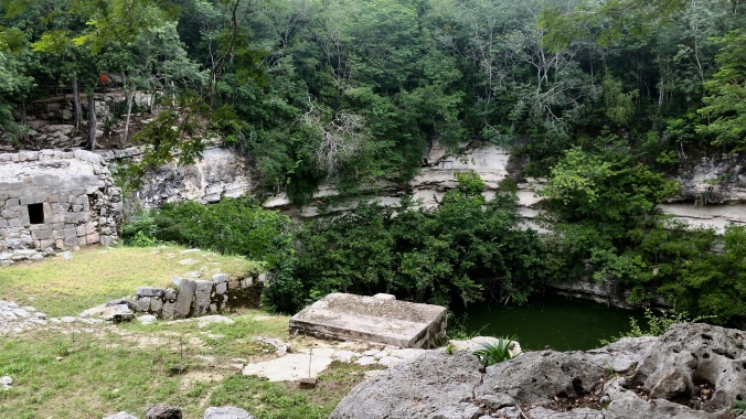 Very large cenote 