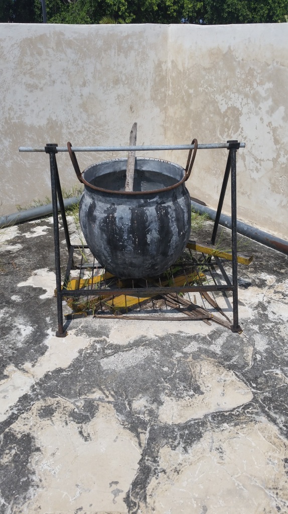 Cauldron to make hot pitch